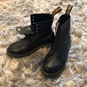 Dr. Martens 1460 8 eyelet Boots